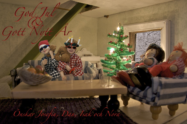 God Jul och Gott Nytt År önskar Nora, Isak, Josefin och Dan